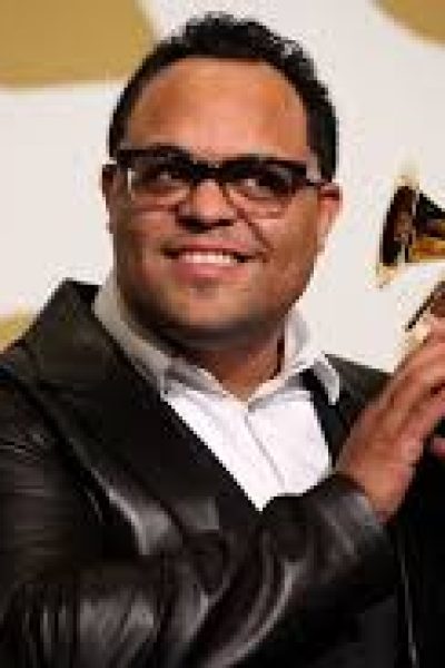 Israel Houghton – A Life of Music, Ministry, and Inspiration